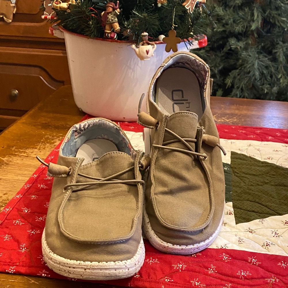 Hey Dude Tan Loafers